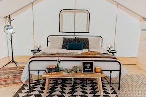 WiFi, bed sheets