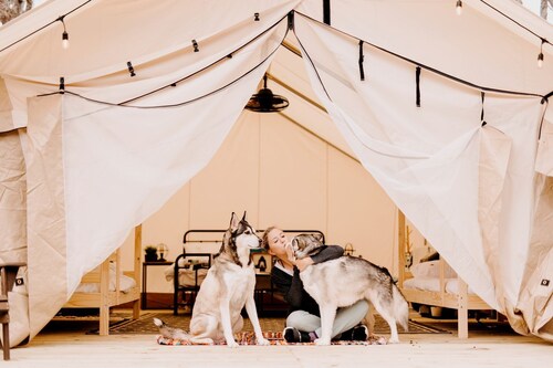 Nature Glamping Tent with Lake Views and Fire Pit in Gainesville, Georgia
