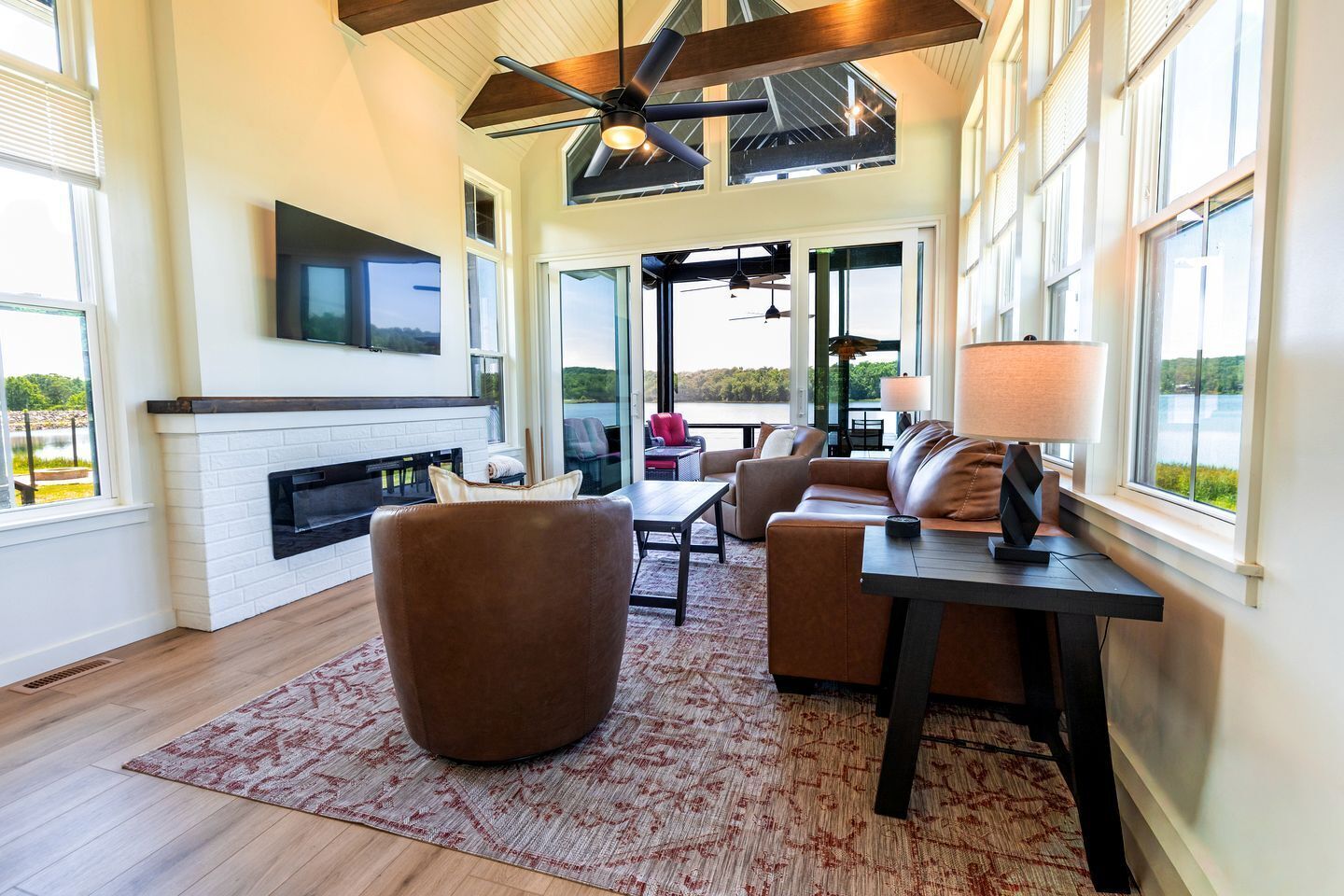 TV, fireplace