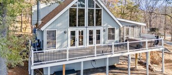 Classic Mountain Retreat Cabin with Private Hot Tub Near Hiking & Golf in Hedgesville, West Virginia
