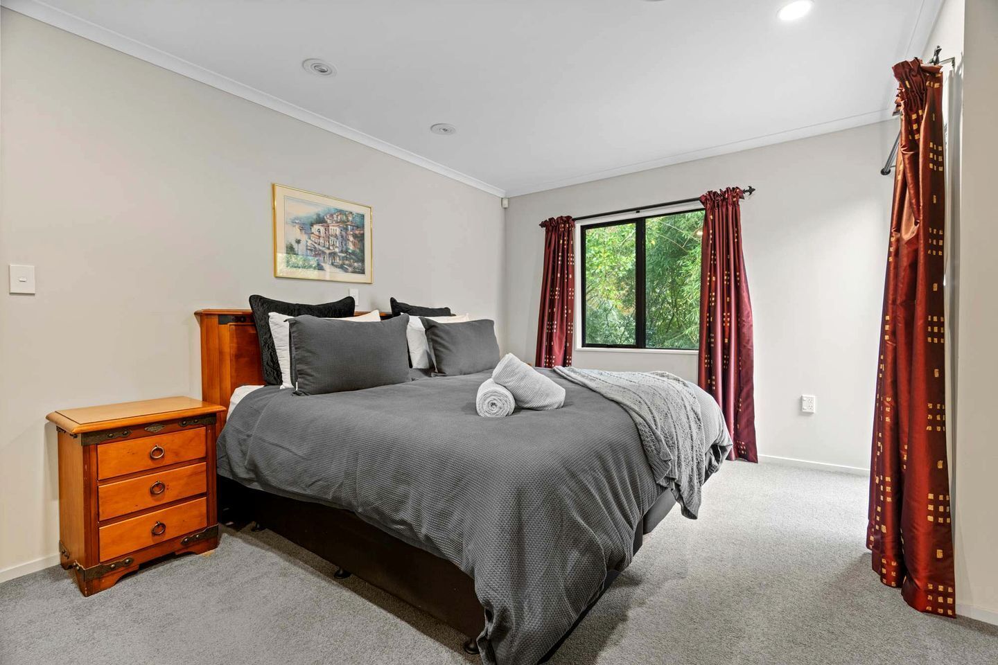In-room safe, WiFi, bed sheets