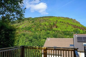Property grounds - Maesteg Road, lovely 5 bedroom house (Y Cymer)