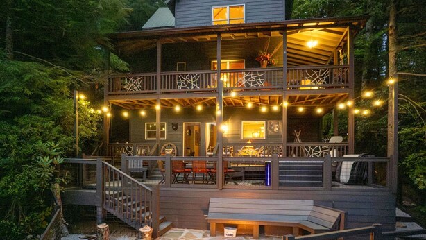 Terrace/patio - Scenic Mountain Cabin with Hot Tub, Game Room & Firepit near Silver Run Falls – Cashiers, NC (Cashiers)