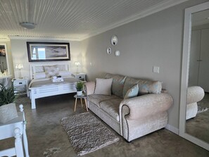 Room, 1 Bedroom, Smoking, Garden View | Living room