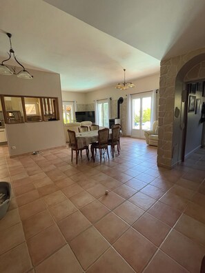 Interior - BEAU SOLEIL (Aups)