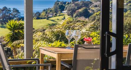 Warm & wecloming three-bedroom, two-bathroom holiday home with sea views.