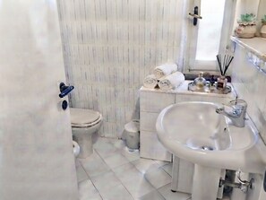 Apartemen | Kamar mandi