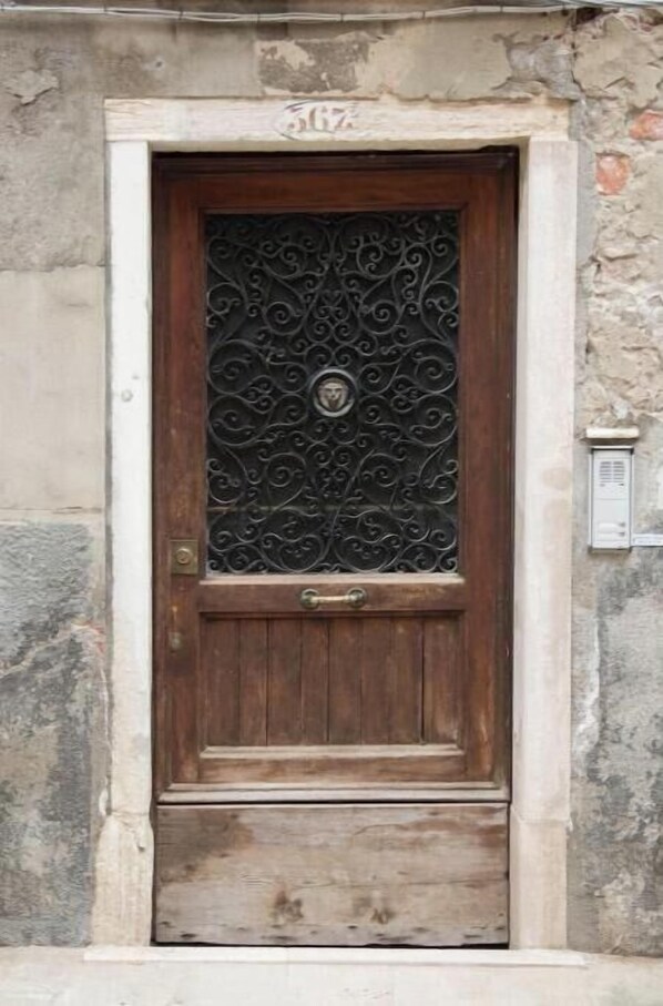 Exterior detail - Cà Vivaldi (Venezia)
