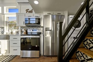 Private kitchen - Serene Tiny Home Retreat with Sunrise Lake & Mountain Views in Pushmataha County, Oklahoma (Pushmataha County)