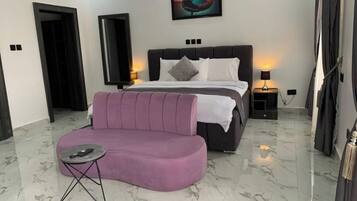 Exclusive Apartment | Desk, laptop workspace, free WiFi