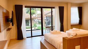Tropical Deluxe | Free WiFi
