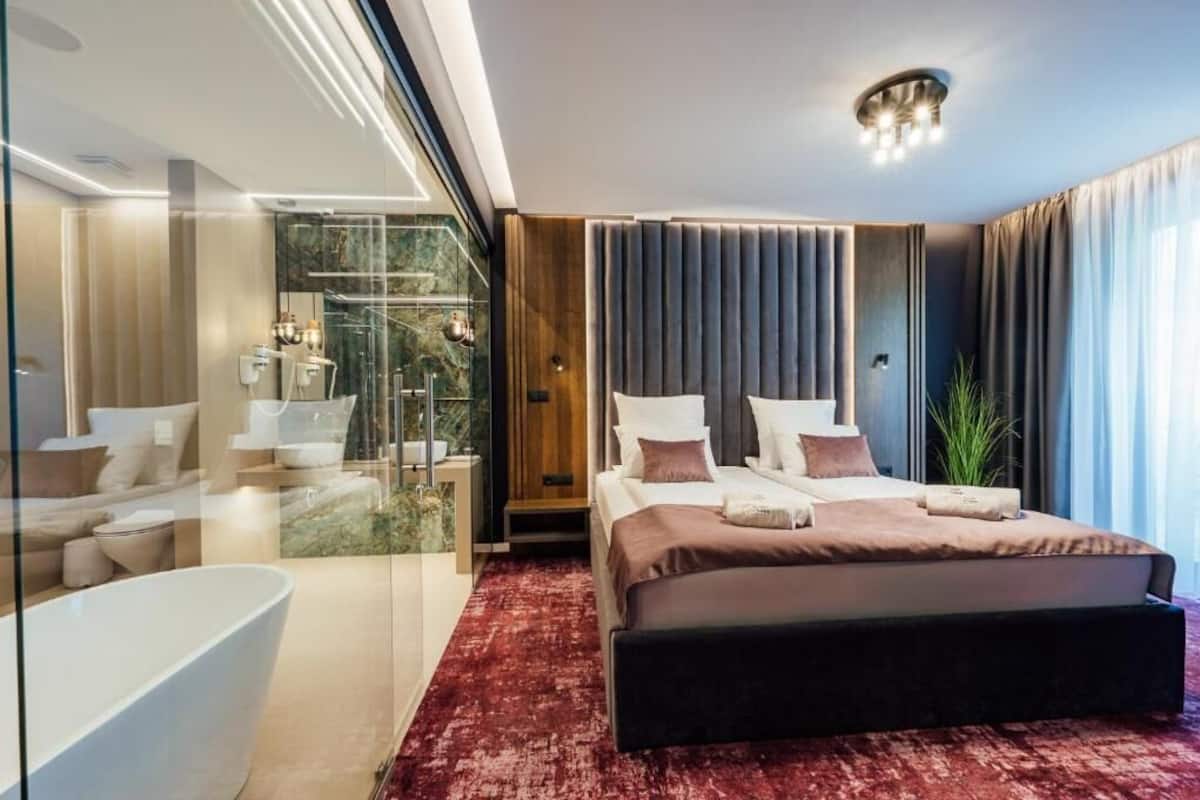 Presidential Suite, Balcony, Mountain View | In-room safe, desk, laptop workspace, blackout drapes
