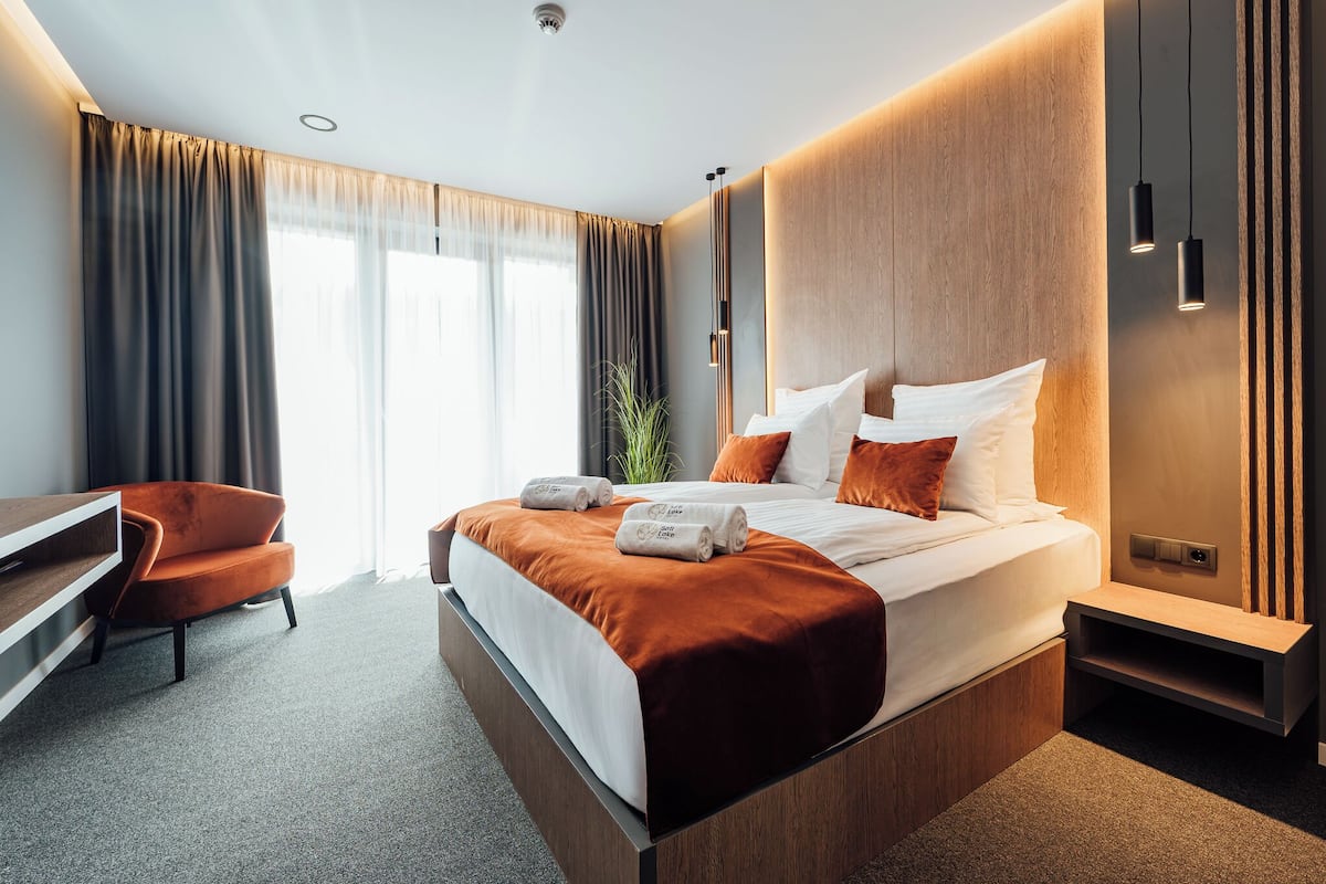 Standard Double Room, Balcony, Mountain View