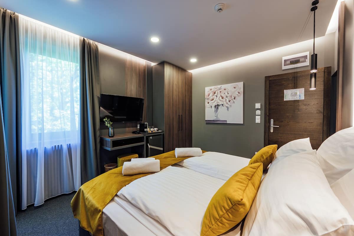 Deluxe Double Room, Balcony, Mountain View