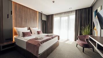 Superior-Doppelzimmer, Balkon, Bergblick | Zimmersafe, Schreibtisch, laptopgeeigneter Arbeitsplatz