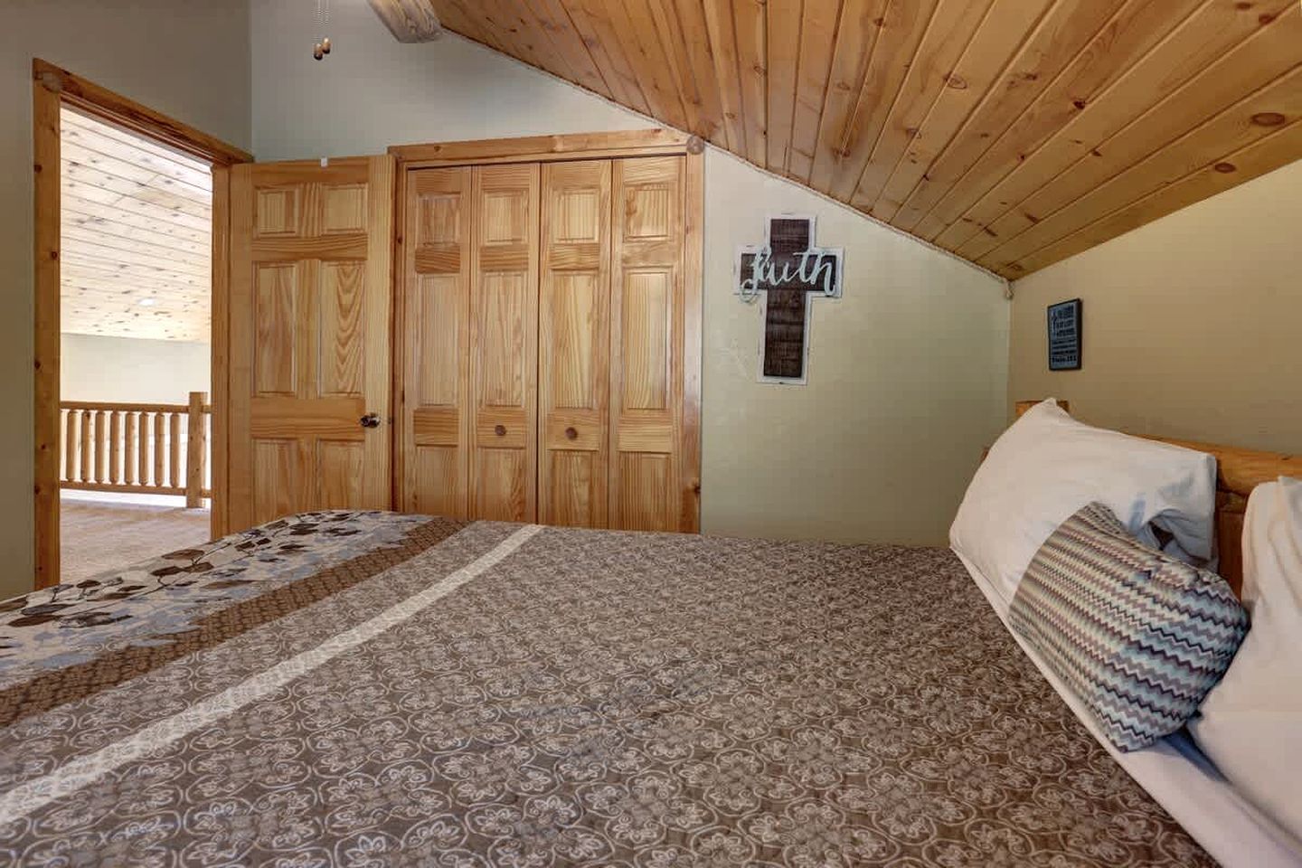 3 bedrooms, desk, iron/ironing board, WiFi