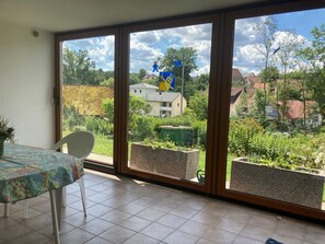 Dining - Holiday Apartment “Loni” with Conservatory and Wi-Fi (Kulmbach)