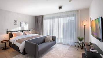 Escritorio, wifi, ropa de cama
