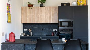 Apartemen (1 Bedroom) | Dapur pribadi | Oven, kompor, mesin pencuci piring, dan mesin espresso