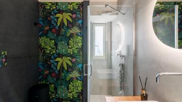 Appartement (1 Bedroom) | Badkamer | Een douche, een bidet