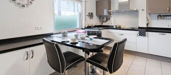 Moderno apartamento 'Ahorn' con terraza, jardín y wifi cerca del centro histórico