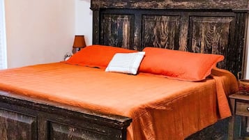 Tabla de planchar con plancha, wifi, ropa de cama