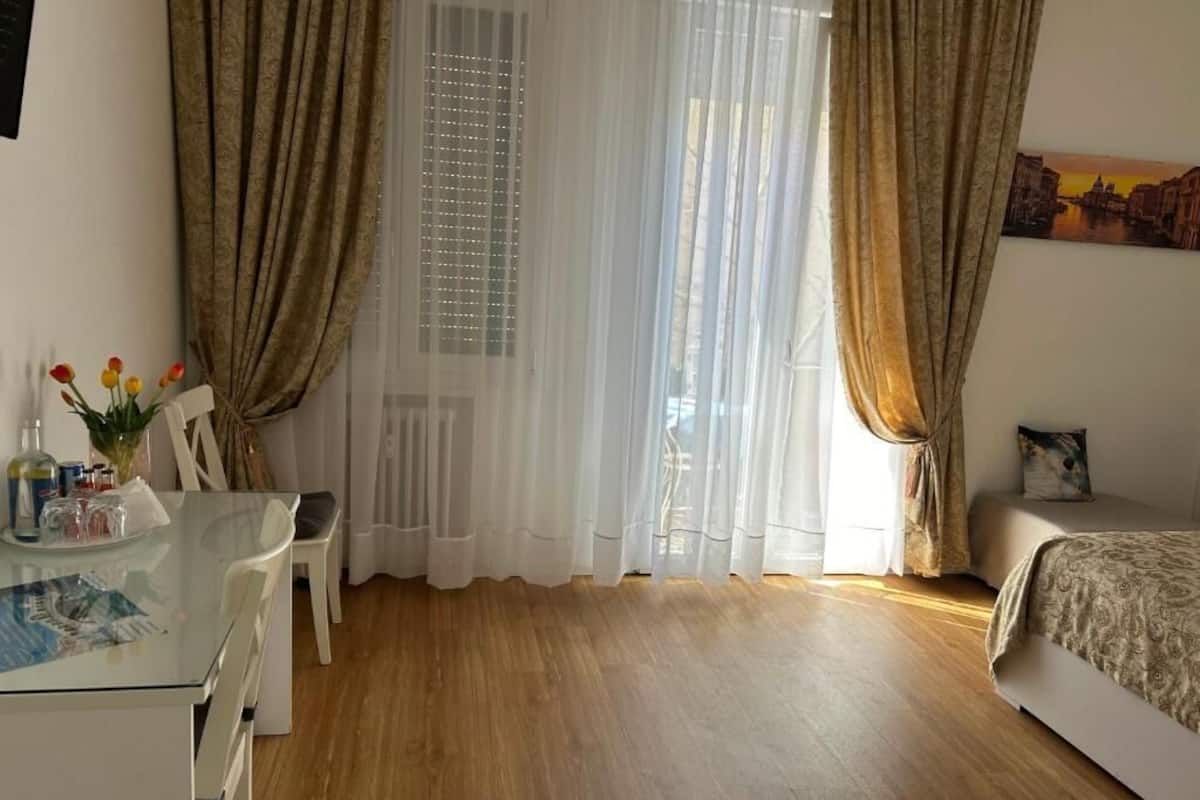 Family Room, City View | WiFi (free)