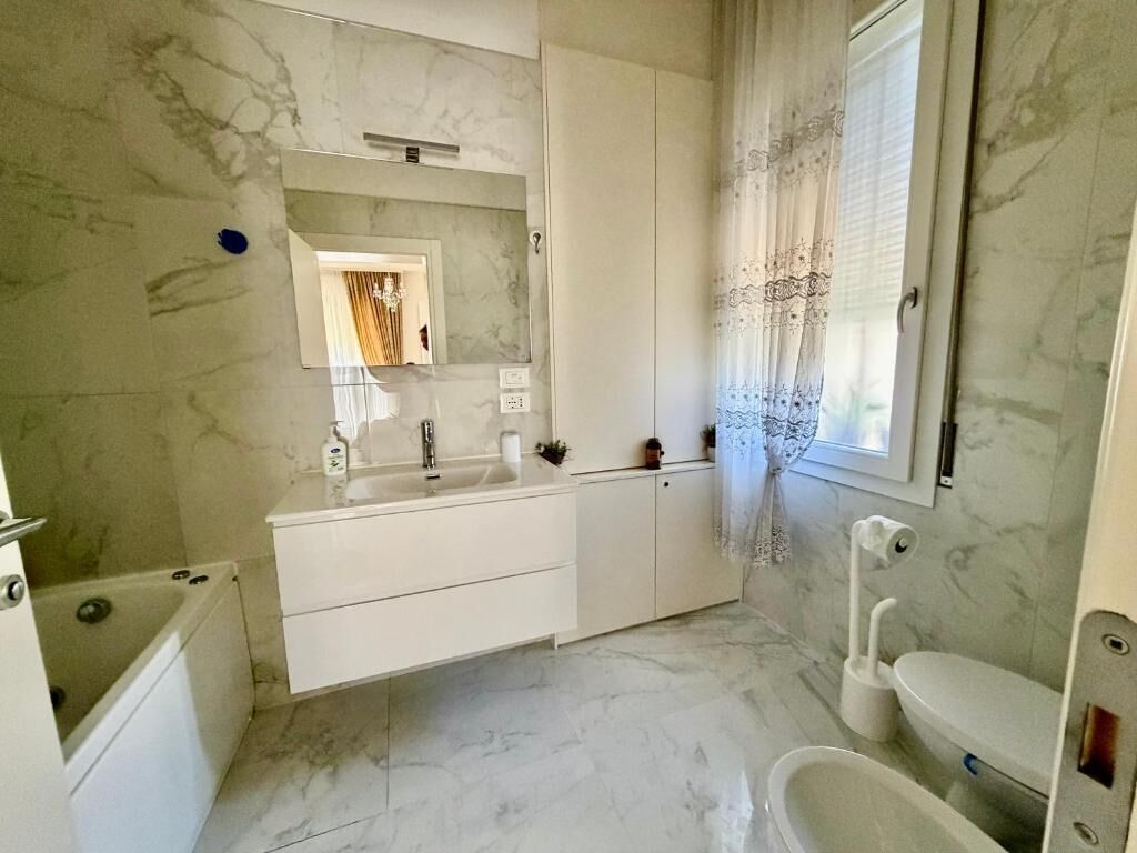 Chambre Double, balcon, vue ville | Salle de bain
