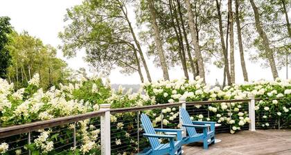 Romantic Luxury Yurt with Private Beach & Steam Shower near Friendship, Maine