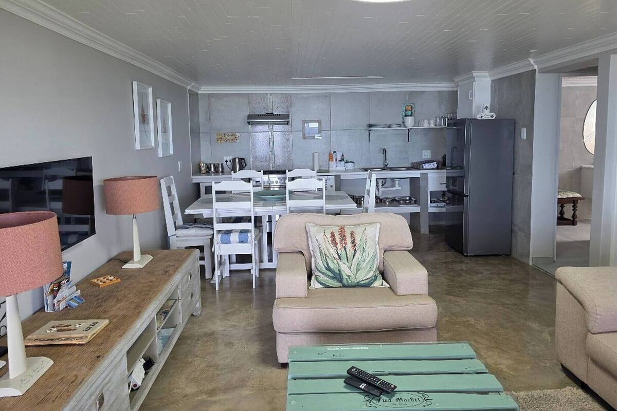 Room, 1 Bedroom, Smoking | Dining room