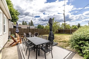Outdoor dining - Pet-Friendly Home with Game Room and Outdoor Dining in Coeur d'Alene, Idaho (Coeur d'Alene)
