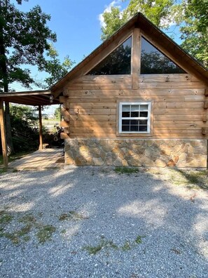 Property grounds - Cozy Log Cabin near Cumberland Lake State Park, Perfect for an Outdoor Adventure (Columbia)