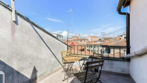 Outdoor dining - Casa Murrina (Venezia)