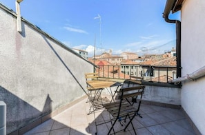 Outdoor dining - Casa Murrina (Venezia)