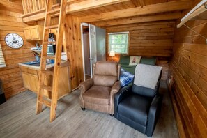 TV - Pet Friendly Log Cabin, Perfect for an Adventure in Kentucky's Lake Country (Columbia)