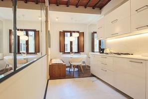 Kühlschrank, Geschirrspüler