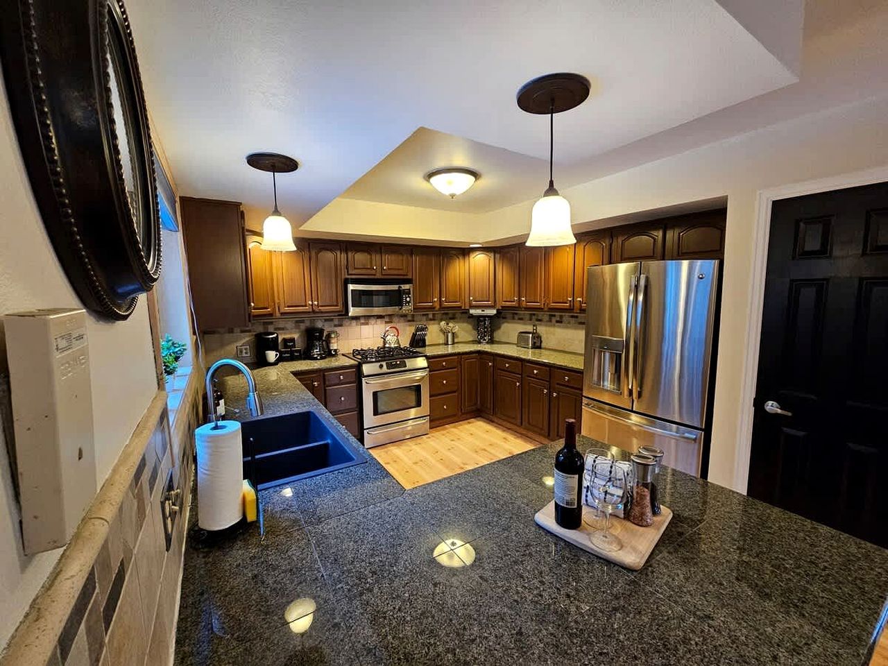 Coffee/tea maker, fridge, microwave, oven