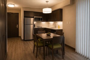 Dining - Novara Hotel (Toronto)
