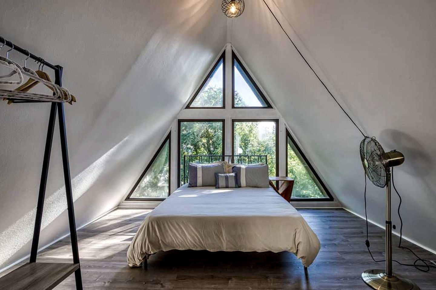 4 bedrooms, in-room safe, WiFi, bed sheets