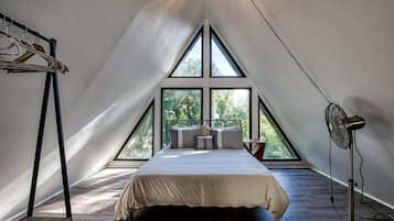 4 bedrooms, in-room safe, WiFi, bed sheets