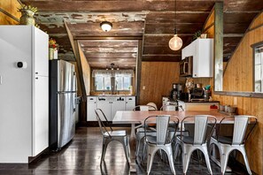 Private kitchen - Rustic Mountain Barn Retreat with Private Hot Tub Near Lost River State Park in Wardensville, West Virginia (Wardensville)