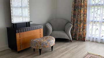 Bungalow, 4 Bedrooms | Bahagian dalam