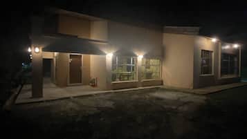 Bungalow, 4 Bedrooms | Exterior