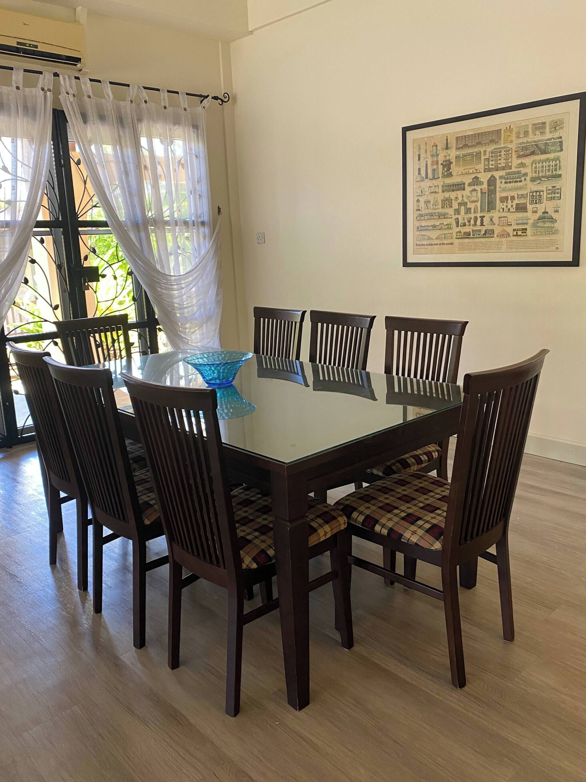 Bungalow, 4 Bedrooms | Dining room