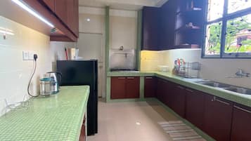 Bungalow, 4 Bedrooms | Bahagian dalam