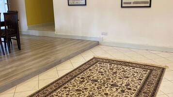 Bungalow, 4 Bedrooms | Interior