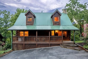 Exterior - Spacious Cabin Retreat with Hot Tub & Games near Dollywood in Pigeon Forge, TN (Pigeon Forge)
