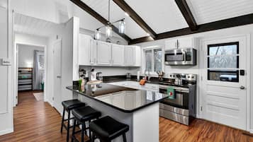 Oven, stovetop, dishwasher, coffee/tea maker