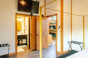 Room - Electrifying Family Cabin with Mini Golf, Arcades & EV Charger Near Beavers Bend State Park | Broken Bow, Oklahoma (Broken Bow)