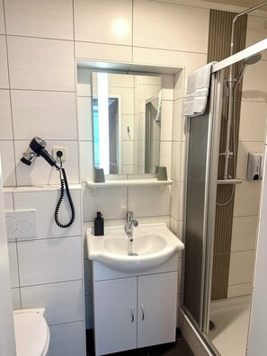 Bathroom - Vrbo Property (Mallnitz)